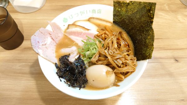 「【限定】濃厚煮干し 900円 + 全部のせ 200円」@はつがい商店の写真