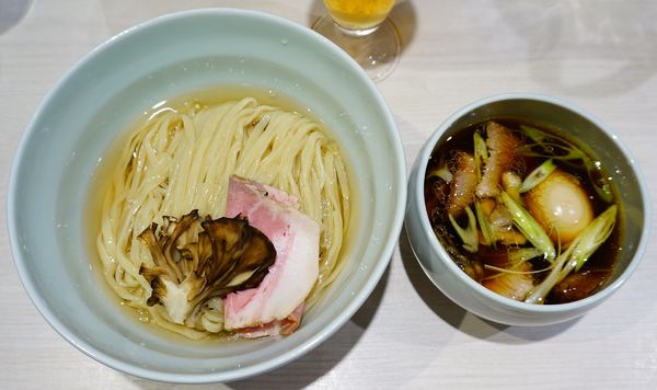 「【夏限定】黒舞茸と近江黒鷄の昆布水つけ麺＋味玉＋生ビール」@柳麺 呉田-goden-の写真