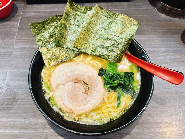 「ラーメン(しょうゆ)」@横浜家系ラーメン 戦国家の写真