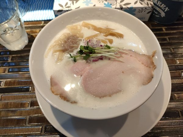 「貝出汁鶏白湯塩」@noodles kitchen GUNNERS 新丸子店の写真