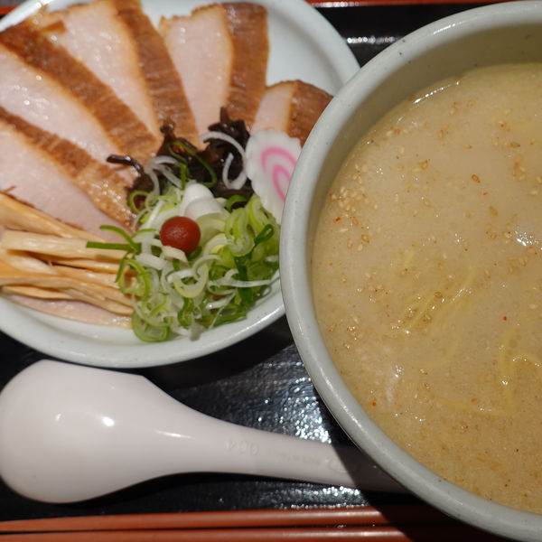 「とろ肉らーめん（しお）1,210円」@らーめん山頭火 旭川本店の写真