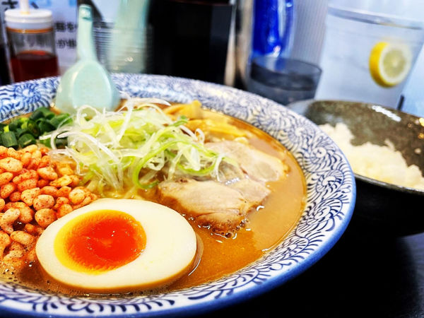 「海老味噌そば大盛+半ライス」@麺屋 青山 本店の写真