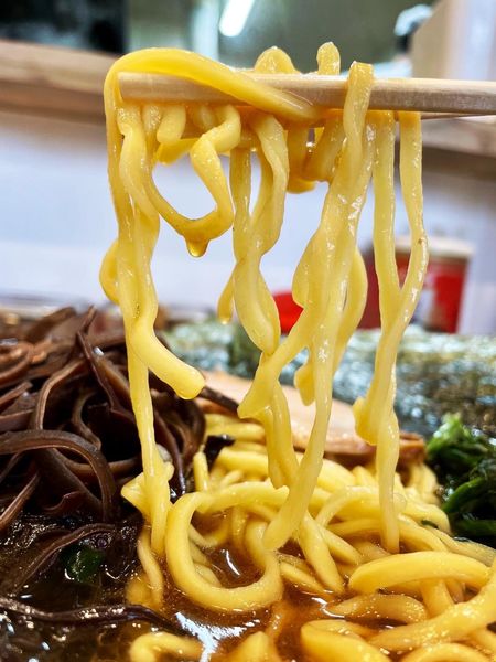 「裏むさ大 +きくらげ ライス大」@横浜ラーメン 裏武蔵家 西千葉本店の写真