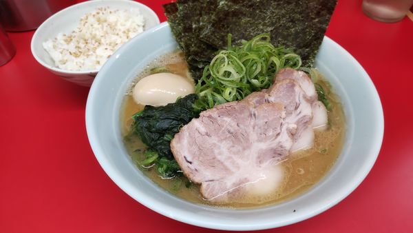 「朝ラー＋のり、チャー３枚、ほうれん草」@横浜ラーメン 武蔵家 大井町店の写真