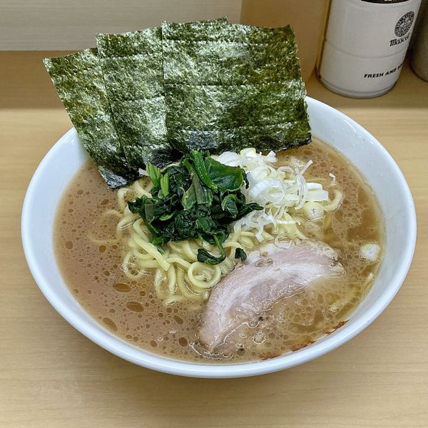 「中盛ラーメン」@横浜ラーメン 町田家 新宿南口店の写真