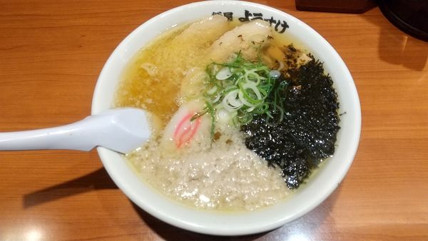 「背脂生姜醤油ラーメン1050円」@麺屋 ようすけ 東京ラーメンストリート店の写真