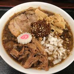 背油ラーメン肉入り？