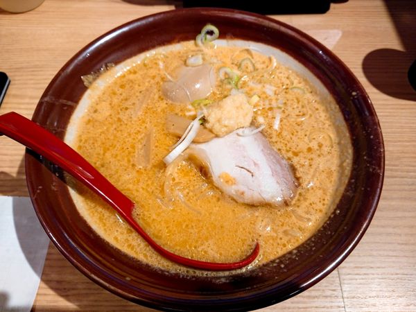 「味玉赤味噌ラーメン」@札幌味噌ラーメン アウラの写真