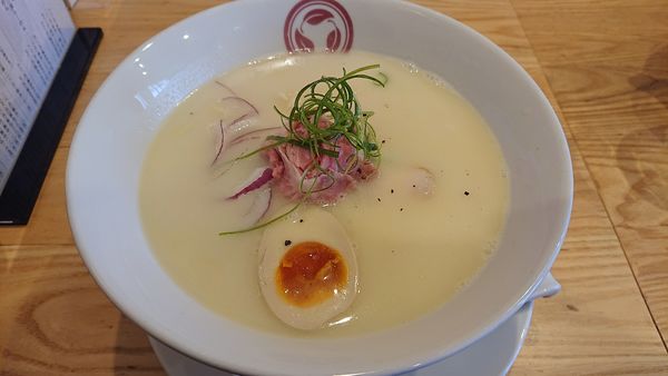 「鶏白湯らーめん+大盛」@らーめん 一葉の写真