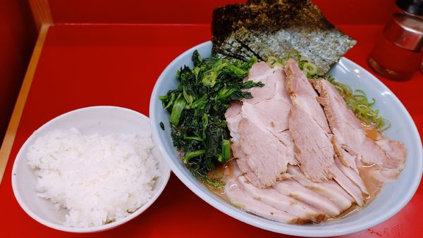 「AREA51大・のり５枚・チャーシュー３枚✘‎２・九条ネギ…」@横浜ラーメン 武蔵家 大井町店の写真