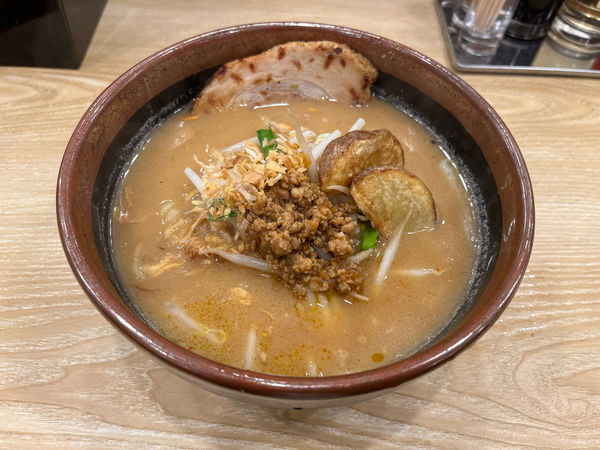 「北海道味噌炙りチャーシューらーめん」@麺場 田所商店 大宮宮原店の写真