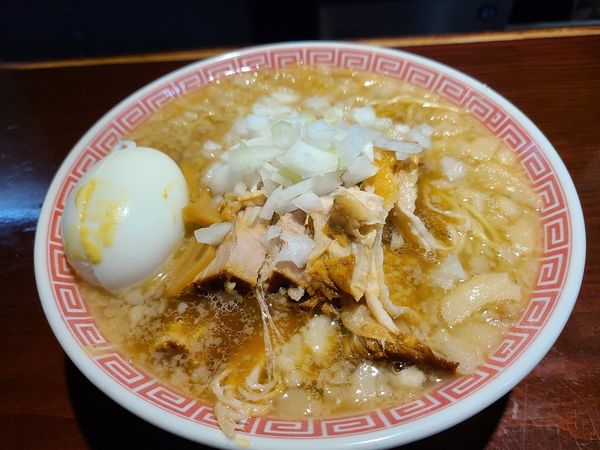 「ゴロゴロ背脂煮干し中華そば」@中華そば えもとの写真