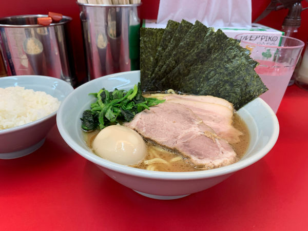 「特上ラーメン」@横浜ラーメン 武蔵家 大宮店の写真