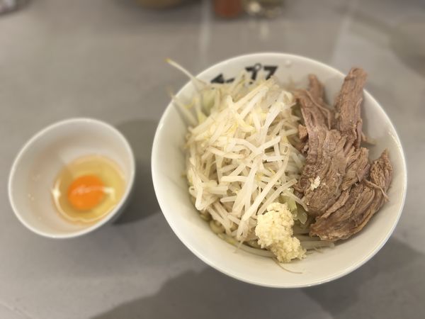 「まぜそば中(200g)750円（税込)」@まぜそば たまに らーめん チョップスの写真