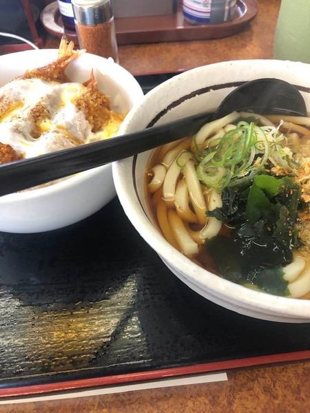 「(日替わり)海老フライ丼＋かけうどん」@山田うどん食堂 八王子長沼店の写真