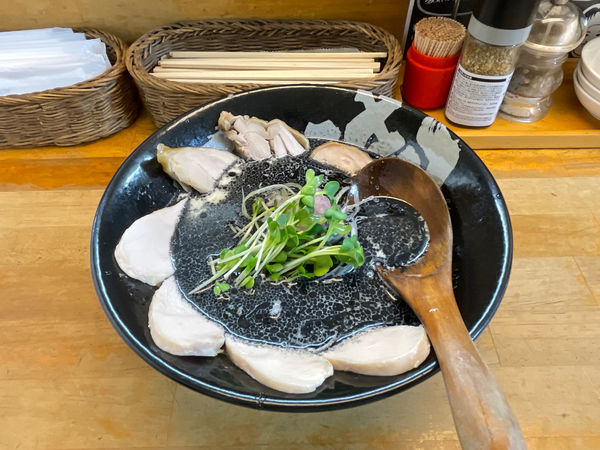 「肉入焦がし鶏白湯」@ぼっこ志の写真