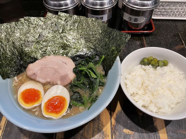 「味玉ラーメン、のり、ライス」@らーめんありがた家の写真