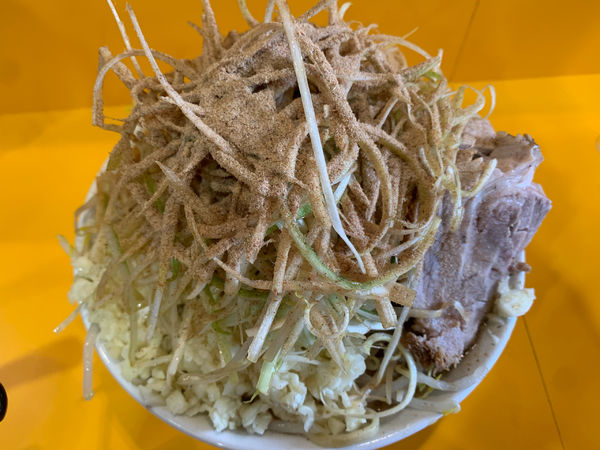 「大ラーメン　ニンニクマシマシヤサイスクナメアブラ　ねぎ　和風BB」@ラーメン二郎 八王子野猿街道店2の写真