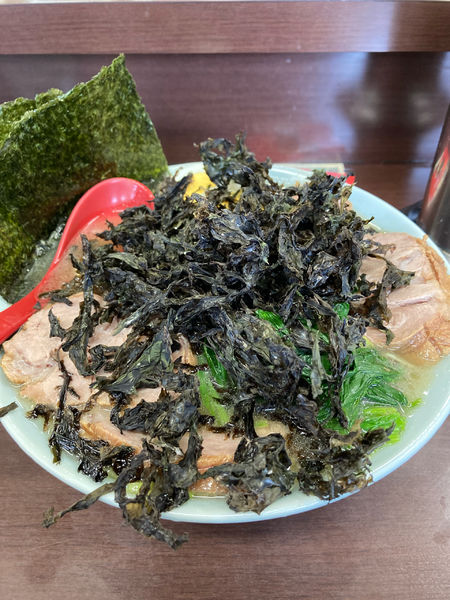 「岩海苔チャーシュー（玉子は店主さんご厚意）」@ラーメンショップ 二ツ橋店の写真