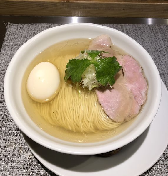 「塩そば(中)800円➕味玉100円」@成城青果の写真