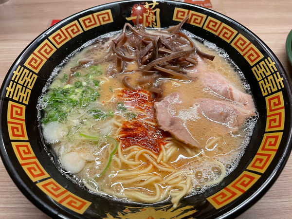 「天然とんこつラーメン930円、きくらげ150円」@一蘭 水戸店の写真