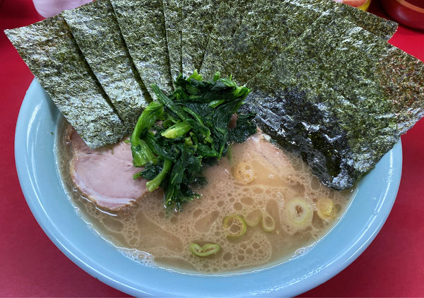 「ラーメン中盛 海苔 硬 ライス」@横浜家系ラーメン 末広家の写真