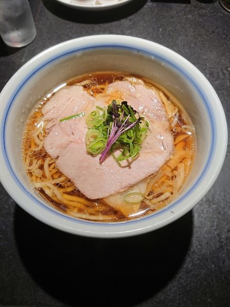 「醤油ラーメン」@駄目な隣人 新宿店の写真