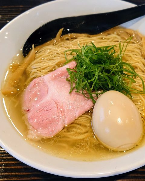 「味玉中華そば塩 大盛 1050円」@中華そば 向日葵の写真