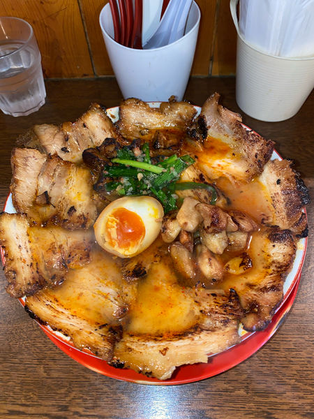 「焼豚ラーメン大盛肉盛りにんにく大辛¥1,300円」@焼豚ラーメン 三條の写真