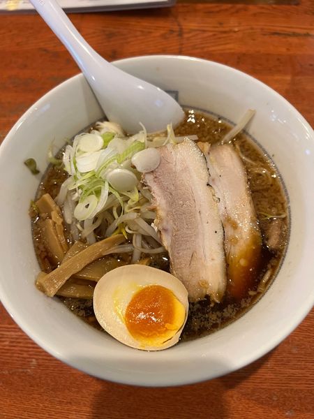 「溜まり醤油イナブラックラーメン」@麺屋二八の写真