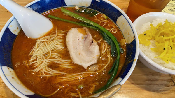 「大辛だんだん麺」@支那麺 はしご 赤坂店の写真