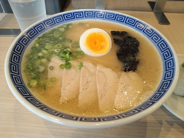 「ラーメン(¥800)＋ピースおにぎり(¥150)」@三代目 沖食堂の写真