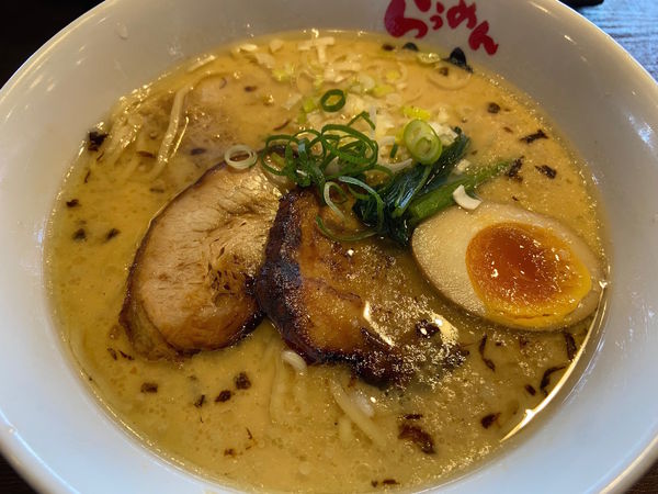 「豚骨醤油ラーメン:880円」@らうめん 蔵の写真
