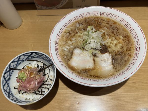 「醤油＋トロたくちらし」@きたかた食堂の写真