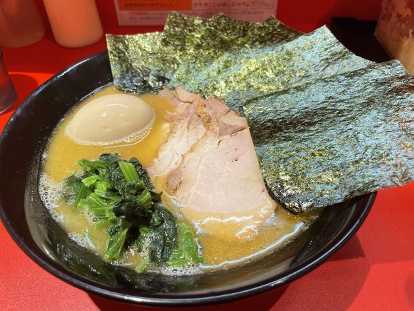 「贅沢盛　王道家直伝ラーメン」@家系王道家直伝 MEN-EIJI EAK 南2条店の写真