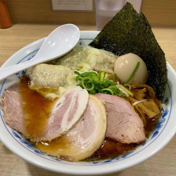 「特製ラーメン(ワンタン1つ)」@覆めん 花木の写真