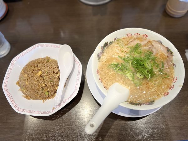 「チャーハン定食(こってりラーメン.半チャーハン)1020円」@来来亭 石神井店の写真