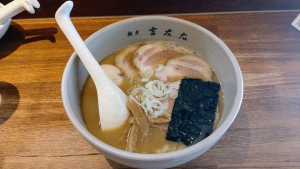 「味玉らーめん＋トッピングチャーシュー(国産肩ロース使用)」@麺屋吉左右の写真