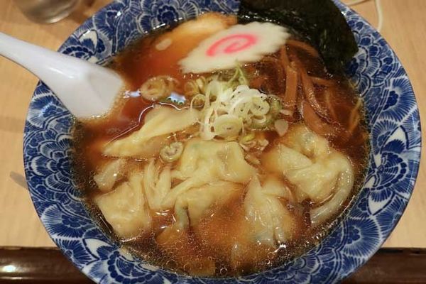 「ワンタン麺　730円」@肉厚わんたん麺と手作り焼売 ら麺亭 浅草支店の写真
