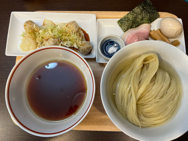 「つけ麺＋皿ワンタン」@とものもとの写真