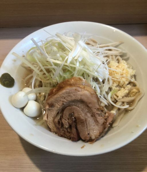 「塩300g(ニンニク|柚子胡椒)+うずら+ネギ」@麺屋 味方の写真