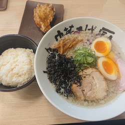 スペシャル醤油こってりそば980円、唐揚げセット250円