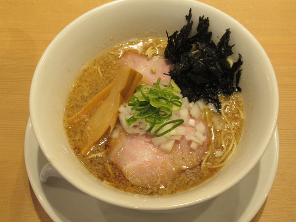 「【限定】背脂煮干しそば」@らぁ麺 はやし田 国立店の写真