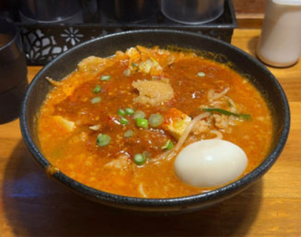 「味玉どて辛めん バラ肉」@どてちん 習志野店の写真