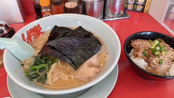 「醤油ラーメン　ランチセット　チャー丼」@山岡家 柏店の写真