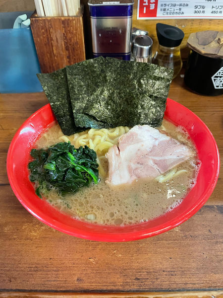「『ラーメン並＋ほうれん草多め＋味玉』　1000円」@吉祥寺 武蔵家の写真