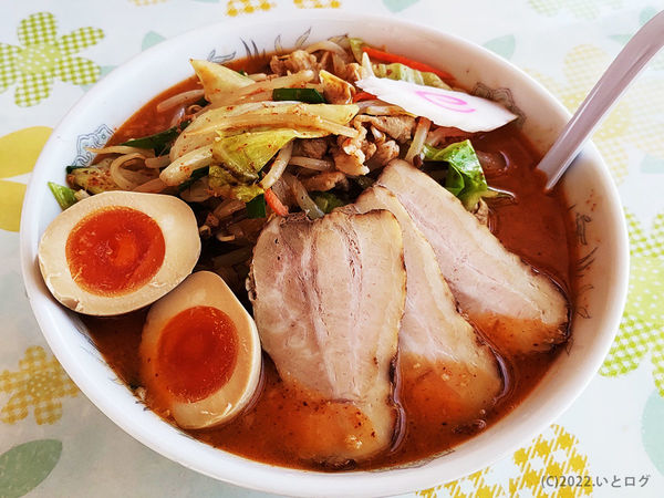 「肉ちゃんぽん（辛みそ味・辛口＋味玉＋厚切りチャーシュー）」@ばつぐんの写真