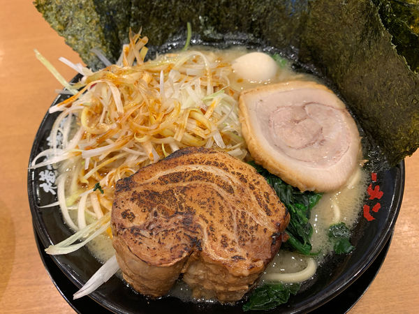 「ネギラーメン醤油　極厚チャーシューのりTP」@横浜家系ラーメン 有楽家 共和店の写真
