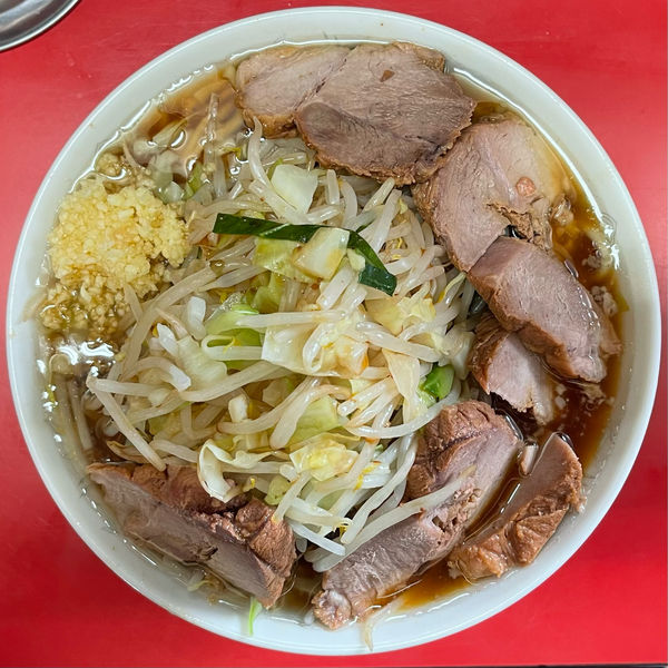 「小ぶた入り(野菜マシ、ニンニク、カラメ)」@ラーメン二郎 上野毛店の写真