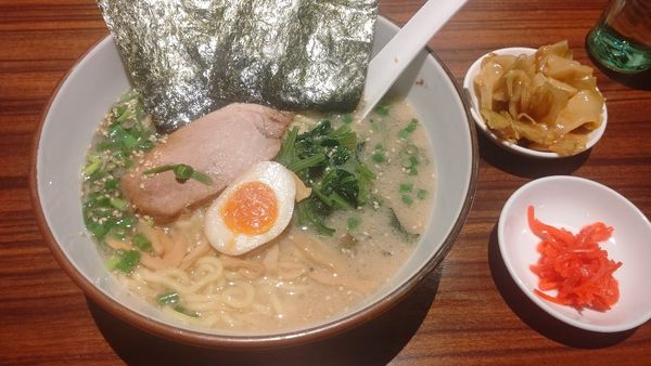「塩とんこつラーメン」@究極ラーメン 横濱家 東名川崎店の写真